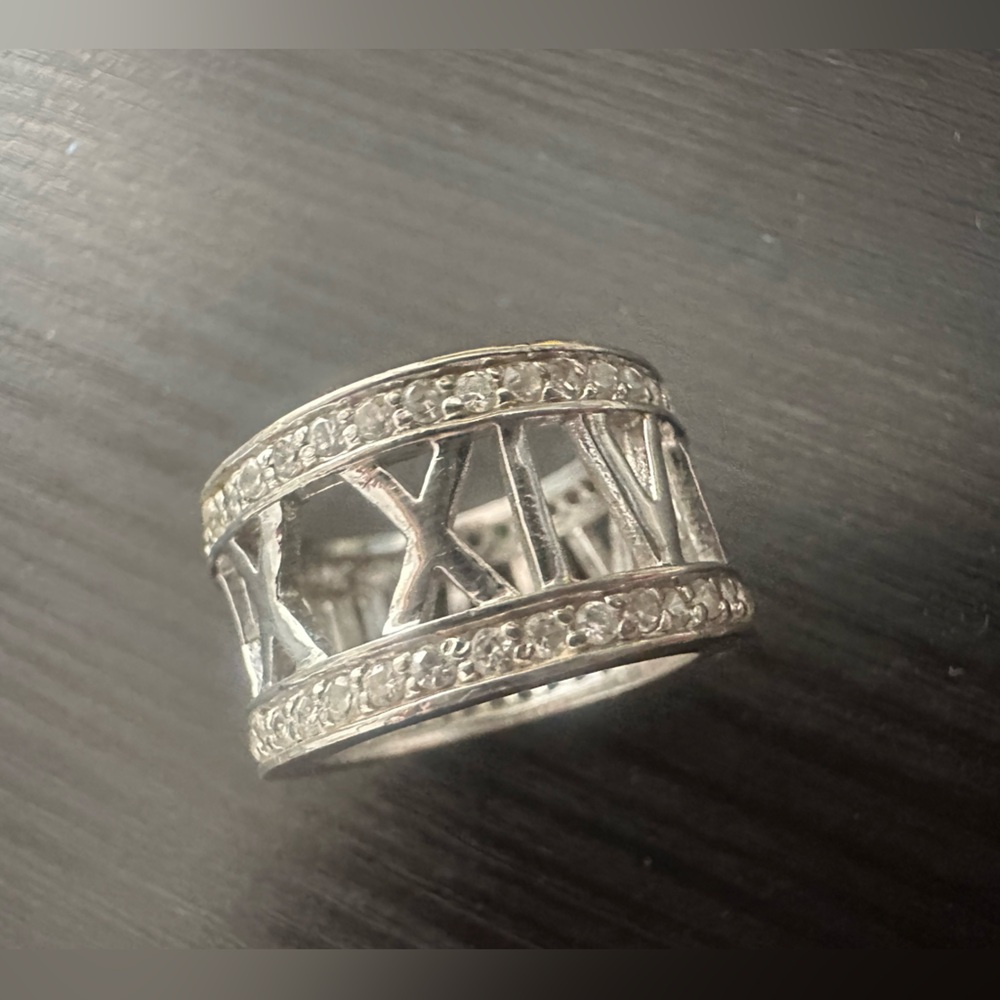 Tiffany-inspired Sterling Silver Roman Numeral Atlas Ring